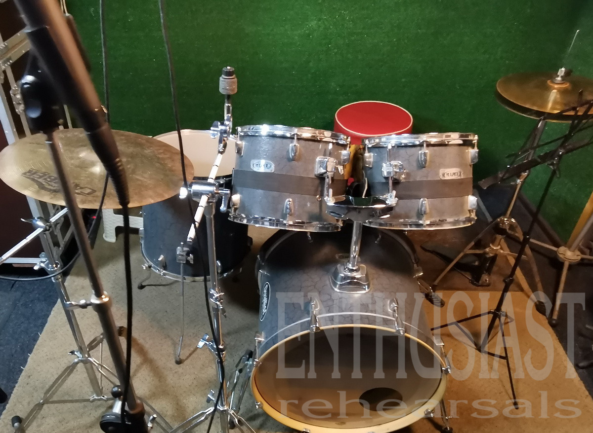 Mapex drum set at The rehearsal base and studio